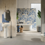 S148Fregio-Blu-Maiolica-Bianco-Naturale-Bathroom